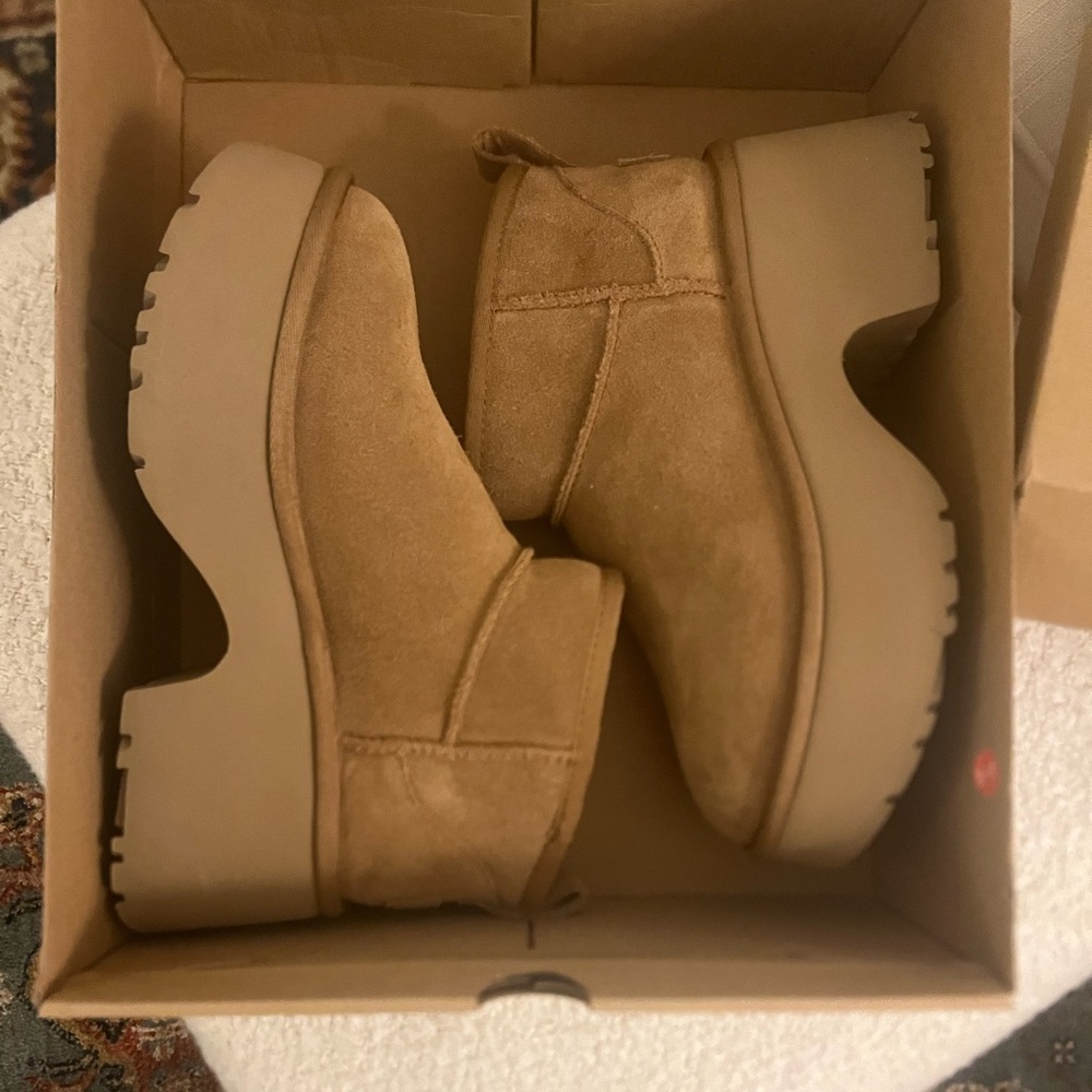 Classic ultra mini new heights Uggs size 7